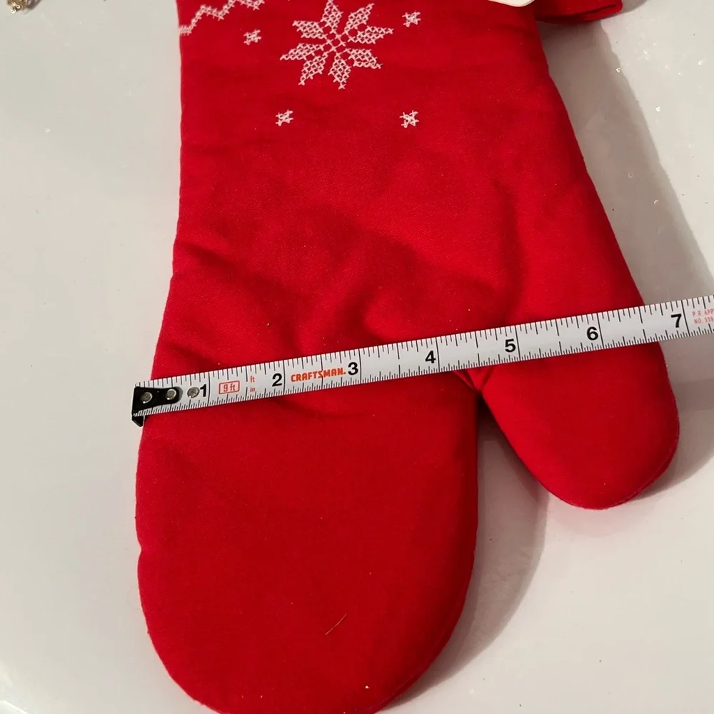 Sur La Table Snowflake Stitch Red Oven Mitt NEW with Tags